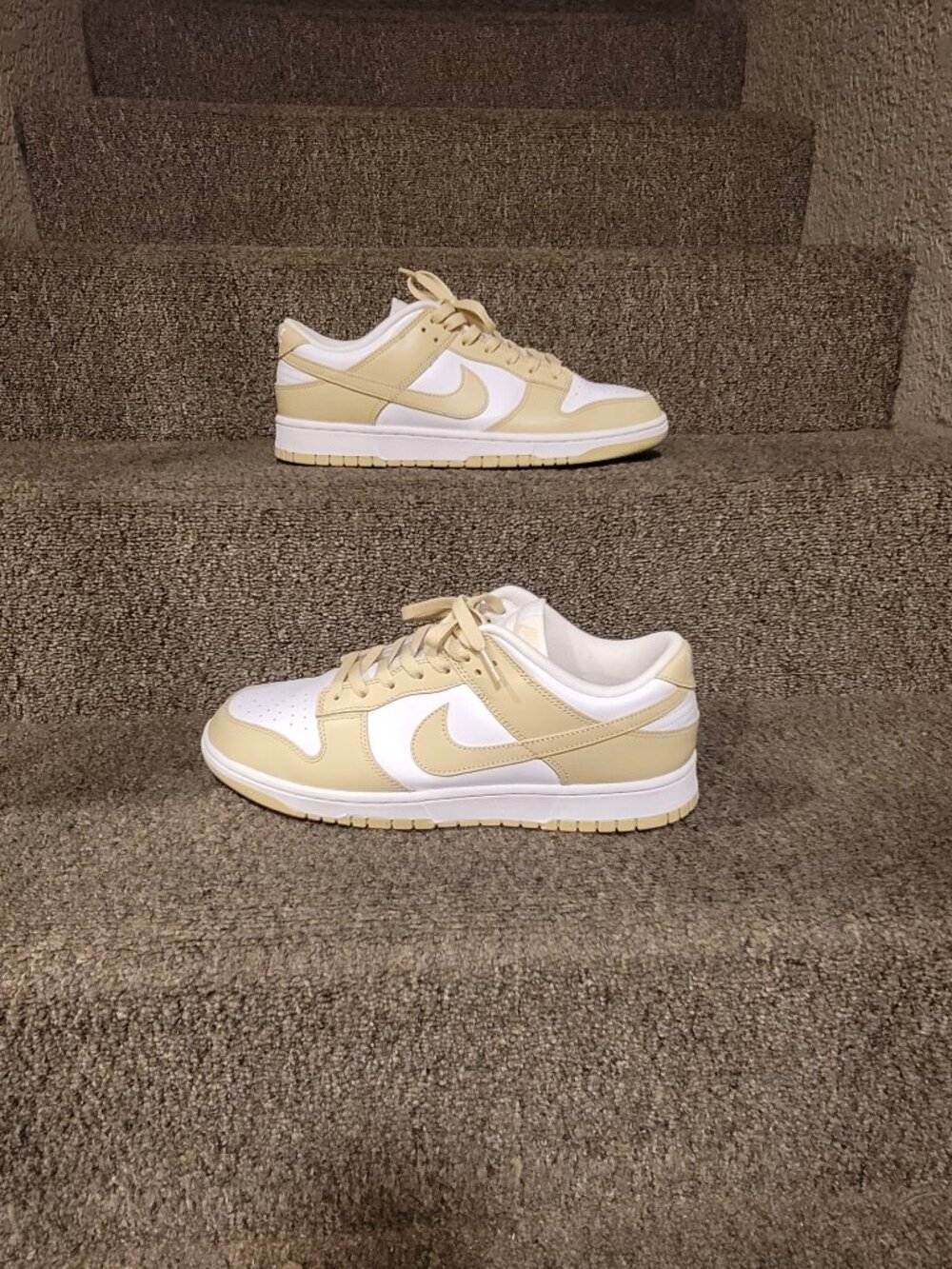 Nike dunk low team gold